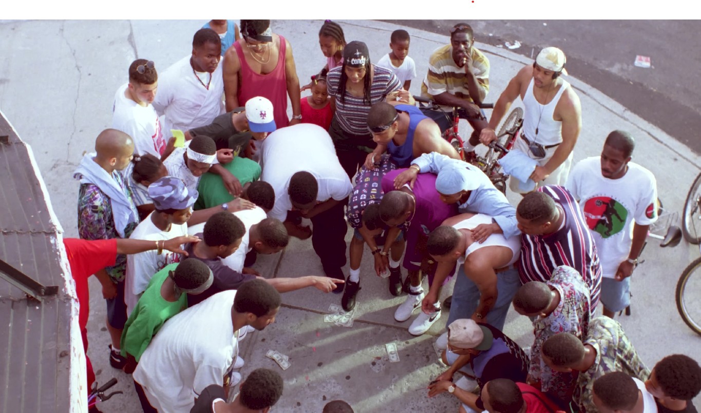 Biggie jugando en las calles.