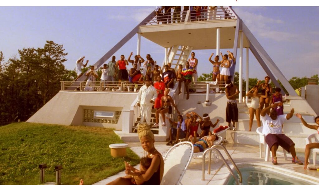 Biggie con multitud en la grabación de un video.